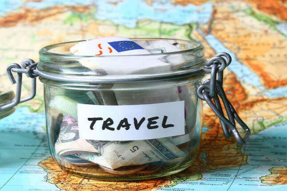 make money while travelling
